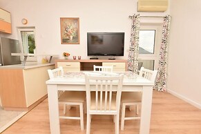 Green Hills Apartment - One Bedroom Apartment With Balcony and Sea Vie