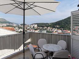 Green Hills Apartment - One Bedroom Apartment With Balcony and Sea Vie