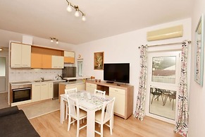 Green Hills Apartment - One Bedroom Apartment With Balcony and Sea Vie