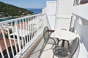 Green Hills Apartment - One Bedroom Apartment With Balcony and Sea Vie