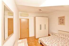 Green Hills Apartment - One Bedroom Apartment With Balcony and Sea Vie