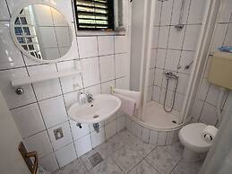 Holiday Home Gea - Three Bedroom Holiday Home With Terrace and Partial