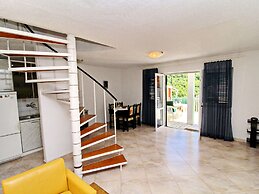 Holiday Home Gea - Three Bedroom Holiday Home With Terrace and Partial