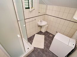 Holiday Home Gea - Three Bedroom Holiday Home With Terrace and Partial