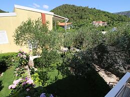 Holiday Home Gea - Three Bedroom Holiday Home With Terrace and Partial