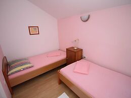 Holiday Home Gea - Three Bedroom Holiday Home With Terrace and Partial