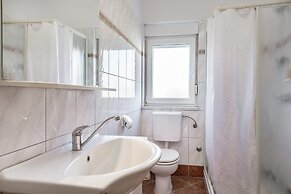 Holiday Home in Linjan With Garden