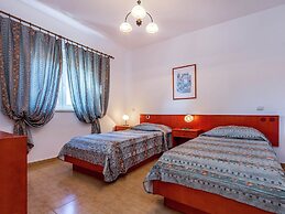 Holiday Home in Linjan With Garden