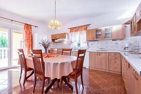 Holiday Home in Linjan With Garden