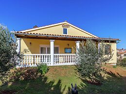 Holiday Home in Linjan With Garden