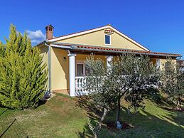 Holiday Home in Linjan With Garden