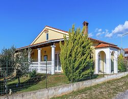 Holiday Home in Linjan With Garden