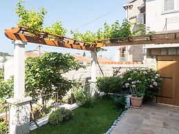 Apartments Gaura - One-bedroom Apartment With Terrace