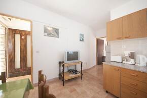 Apartments Mira -one Bedroom Apartment With Terrace and Sea View