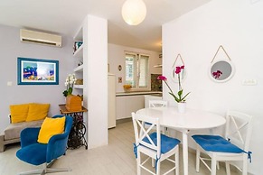 Apartment Radovan - One-bedroom Apartment With Balcony and Sea View