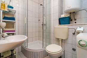 Apartment Radovan - One-bedroom Apartment With Balcony and Sea View