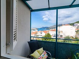 Apartment Radovan - One-bedroom Apartment With Balcony and Sea View