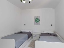 Apartment Super Marijo - Two-bedroom Apartment With Sea View