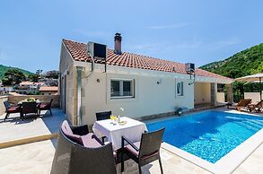 Villa Tranquility Nest Beniva - Three-bedroom Villa With Swimming Pool