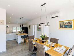 Villa Tranquility Nest Beniva - Three-bedroom Villa With Swimming Pool