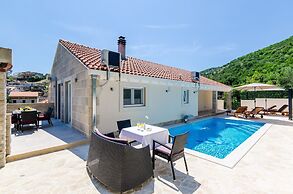 Villa Tranquility Nest Beniva - Three-bedroom Villa With Swimming Pool