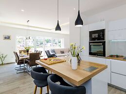 Villa Tranquility Nest Beniva - Three-bedroom Villa With Swimming Pool