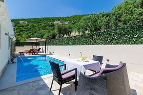 Villa Tranquility Nest Beniva - Three-bedroom Villa With Swimming Pool