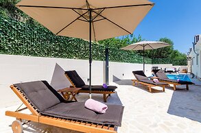 Villa Tranquility Nest Beniva - Three-bedroom Villa With Swimming Pool