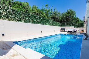 Villa Tranquility Nest Beniva - Three-bedroom Villa With Swimming Pool