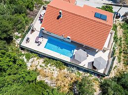 Villa Tranquility Nest Beniva - Three-bedroom Villa With Swimming Pool