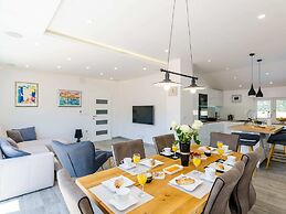 Villa Tranquility Nest Beniva - Three-bedroom Villa With Swimming Pool