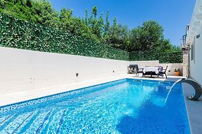 Villa Tranquility Nest Beniva - Three-bedroom Villa With Swimming Pool