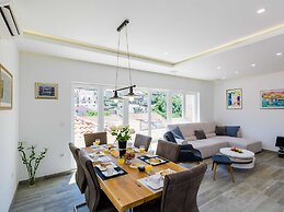 Villa Tranquility Nest Beniva - Three-bedroom Villa With Swimming Pool