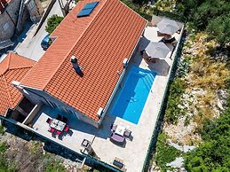Villa Tranquility Nest Beniva - Three-bedroom Villa With Swimming Pool