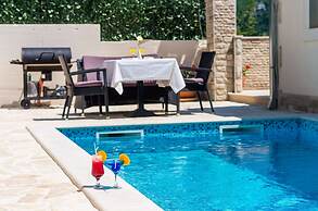 Villa Tranquility Nest Beniva - Three-bedroom Villa With Swimming Pool