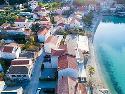 Villa Nives - Three-bedroom Villa With Terrace and Sea View