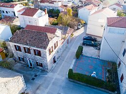 Villa Nives - Three-bedroom Villa With Terrace and Sea View