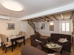 Apartment Maru Prestige - Comfort Duplex Two Bedroom Apartment