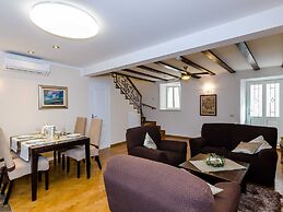 Apartment Maru Prestige - Comfort Duplex Two Bedroom Apartment