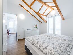 Apartments Terra - Comfort One Bedroom Apartment With Balcony and City