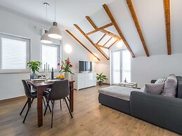 Apartments Terra - Comfort One Bedroom Apartment With Balcony and City