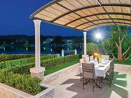 Holiday Home Loviste-three Bedroom Holiday Home With Pool and Sea View