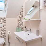 Holiday Home Loviste-three Bedroom Holiday Home With Pool and Sea View