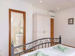 Holiday Home Loviste-three Bedroom Holiday Home With Pool and Sea View