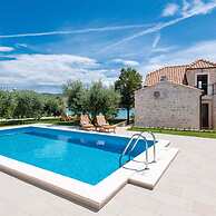 Holiday Home Loviste-three Bedroom Holiday Home With Pool and Sea View