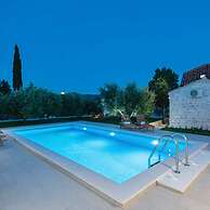 Holiday Home Loviste-three Bedroom Holiday Home With Pool and Sea View