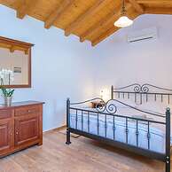 Holiday Home Loviste-three Bedroom Holiday Home With Pool and Sea View