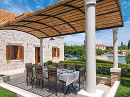 Holiday Home Loviste-three Bedroom Holiday Home With Pool and Sea View