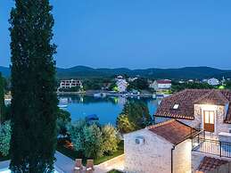 Holiday Home Loviste-three Bedroom Holiday Home With Pool and Sea View