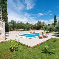 Holiday Home Loviste-three Bedroom Holiday Home With Pool and Sea View